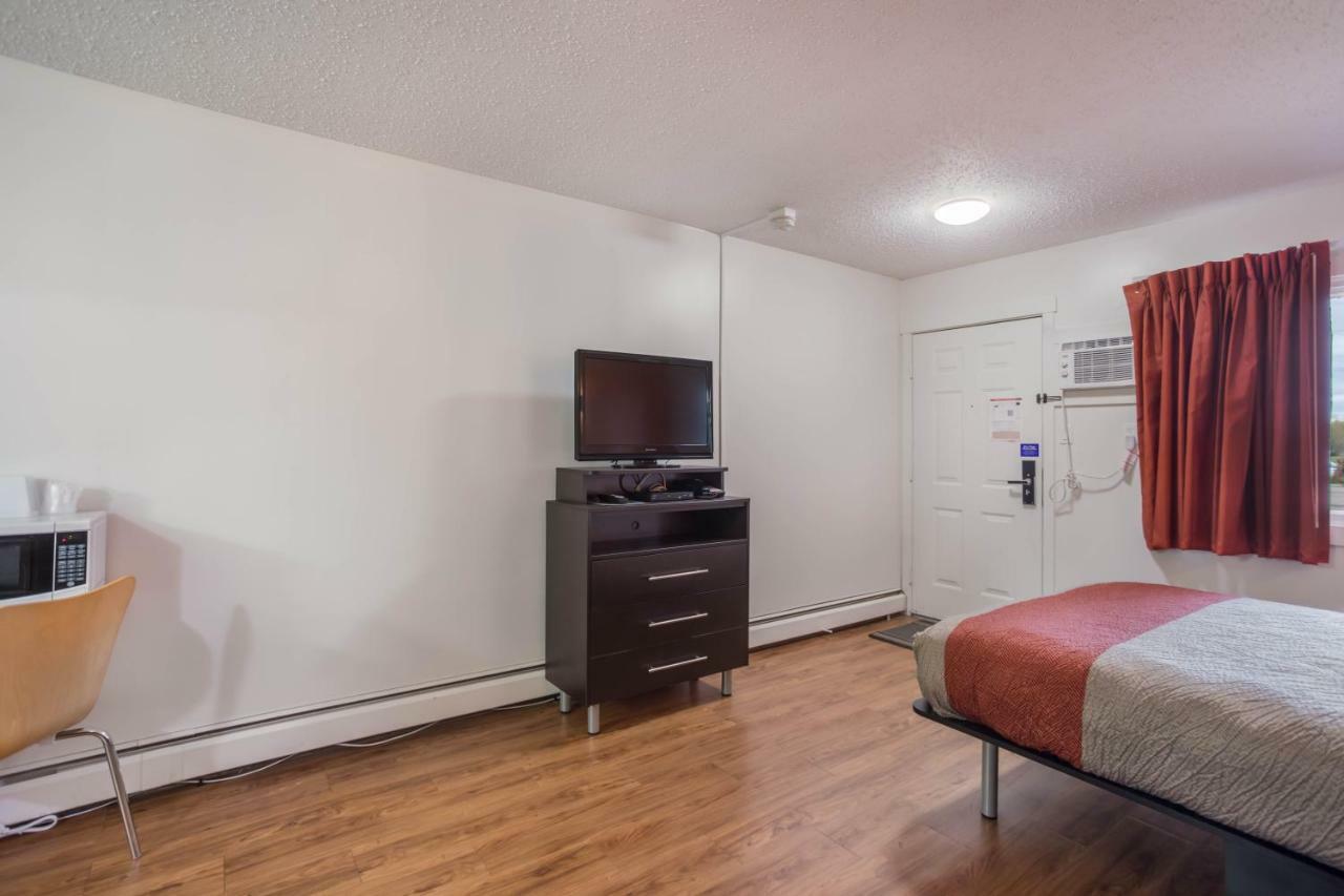 Motel Bo-Camrose, Ab Exterior photo