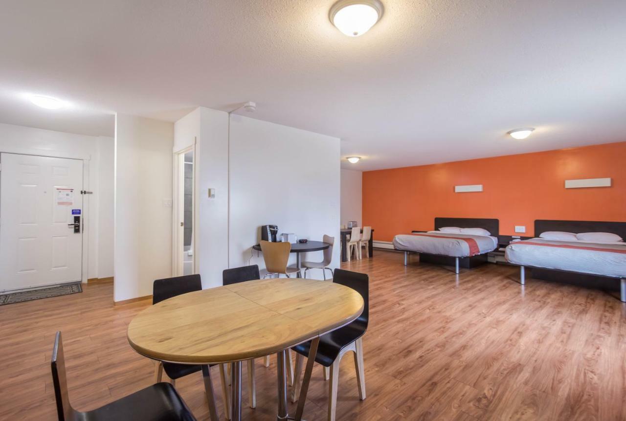 Motel Bo-Camrose, Ab Exterior photo