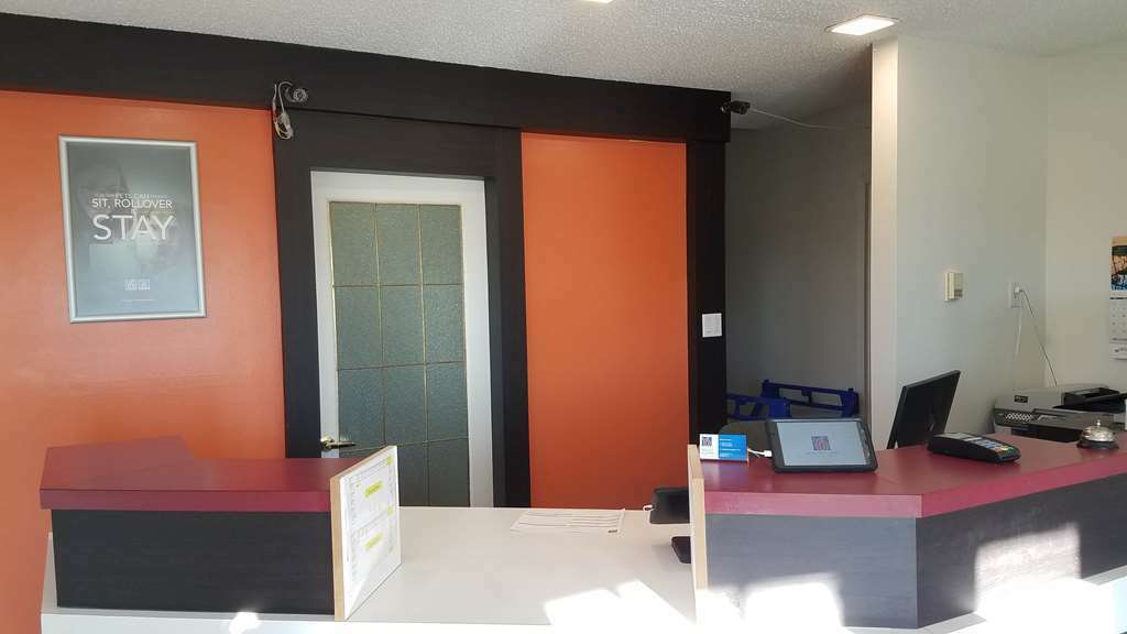 Motel Bo-Camrose, Ab Interior photo